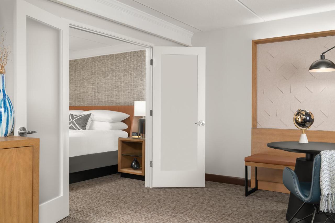 Sheraton Milwaukee Hotel Brookfield