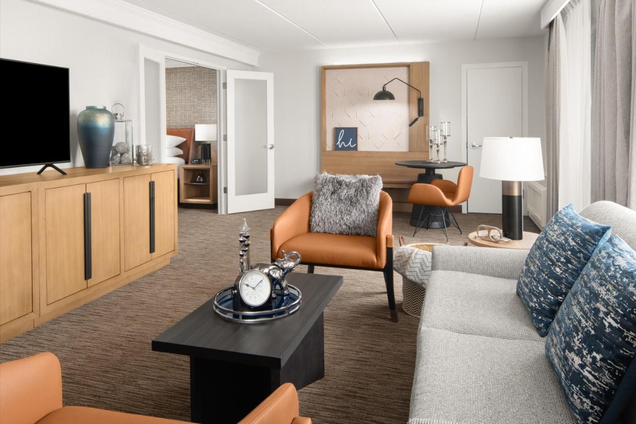 Sheraton Milwaukee Hotel 4*