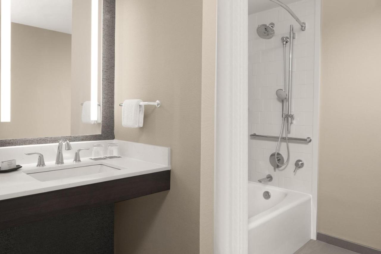 Hotel Sheraton Milwaukee 4*