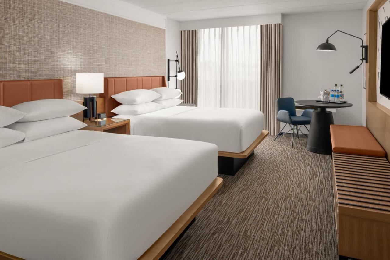 Sheraton Milwaukee Hotel 4*