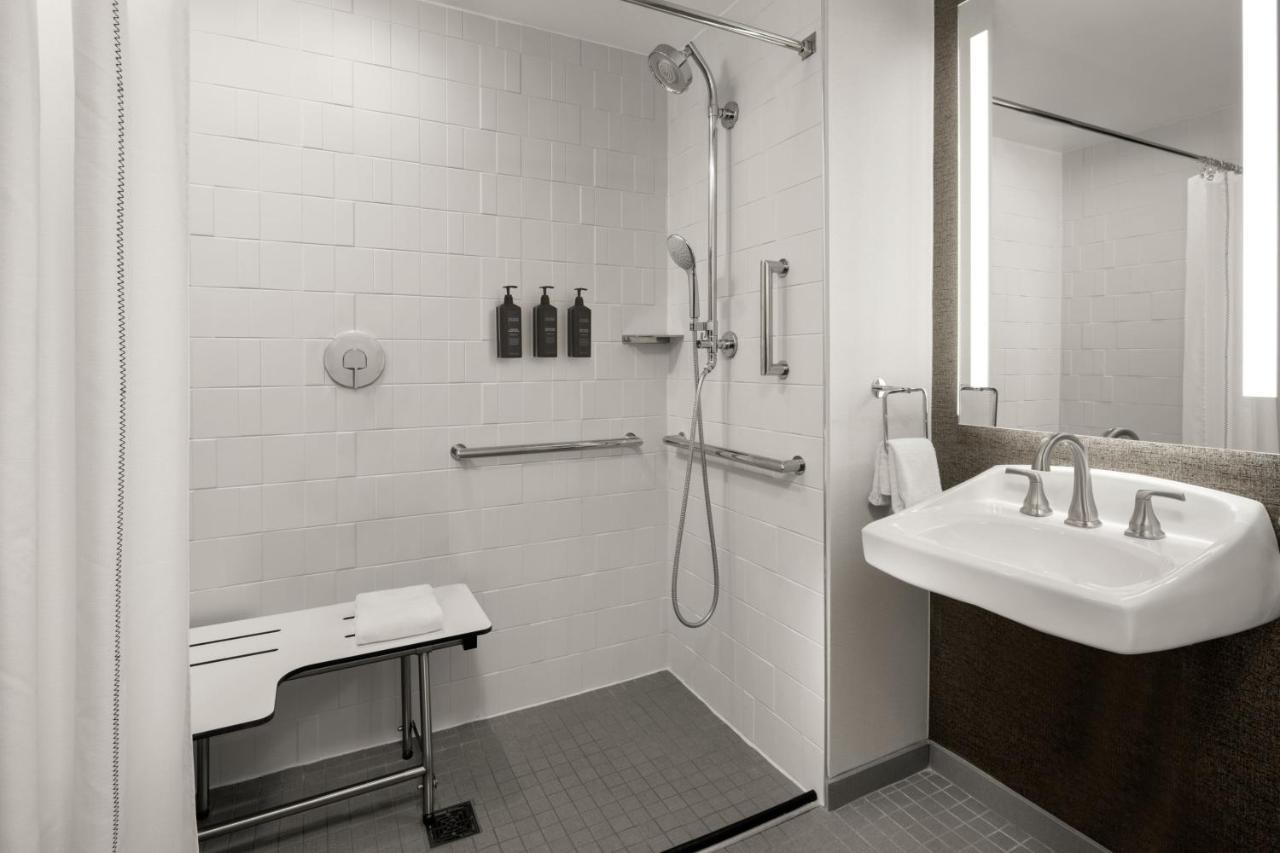 Sheraton Milwaukee Hotel
