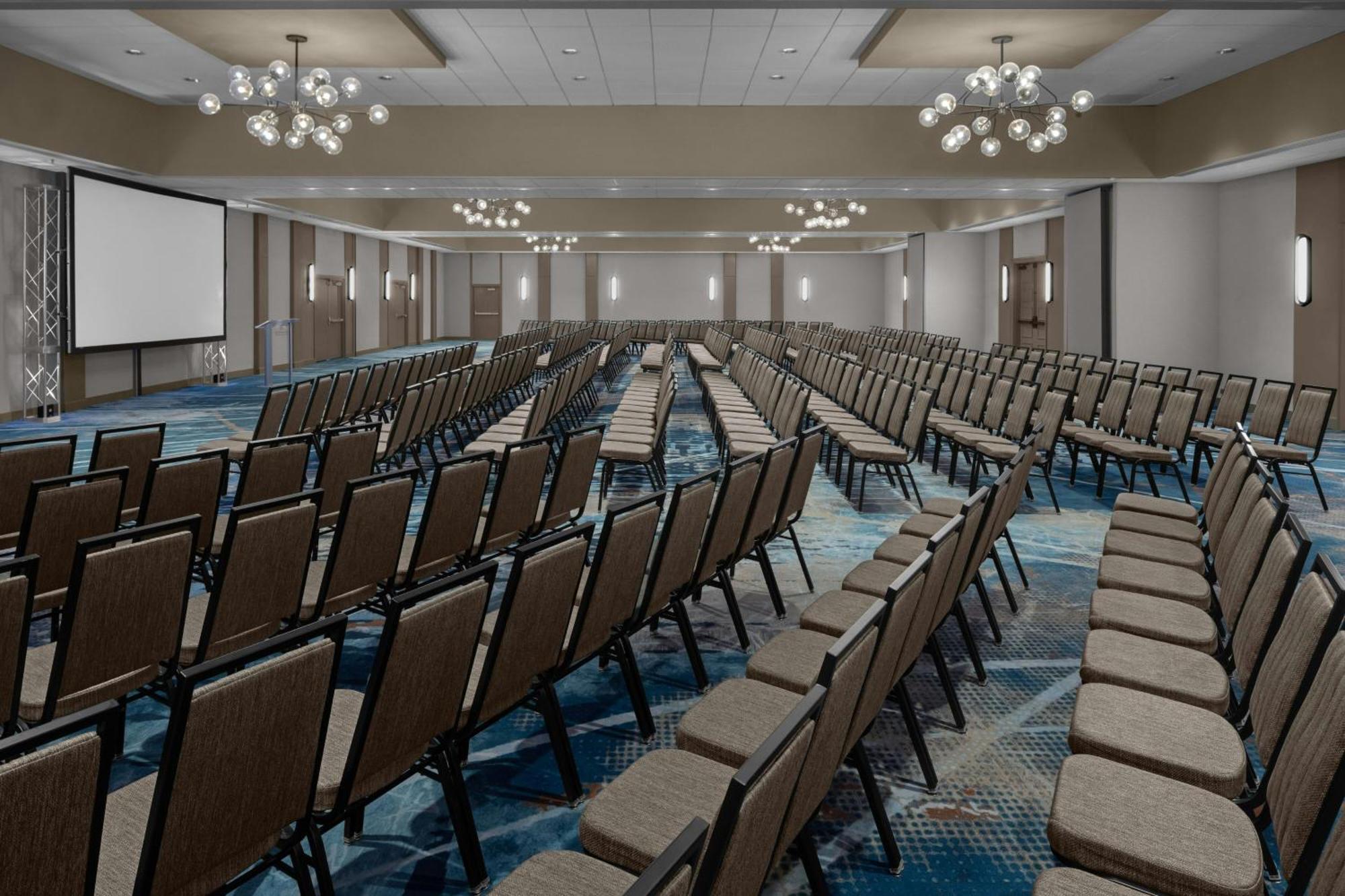 Sheraton Milwaukee Hotel 4*