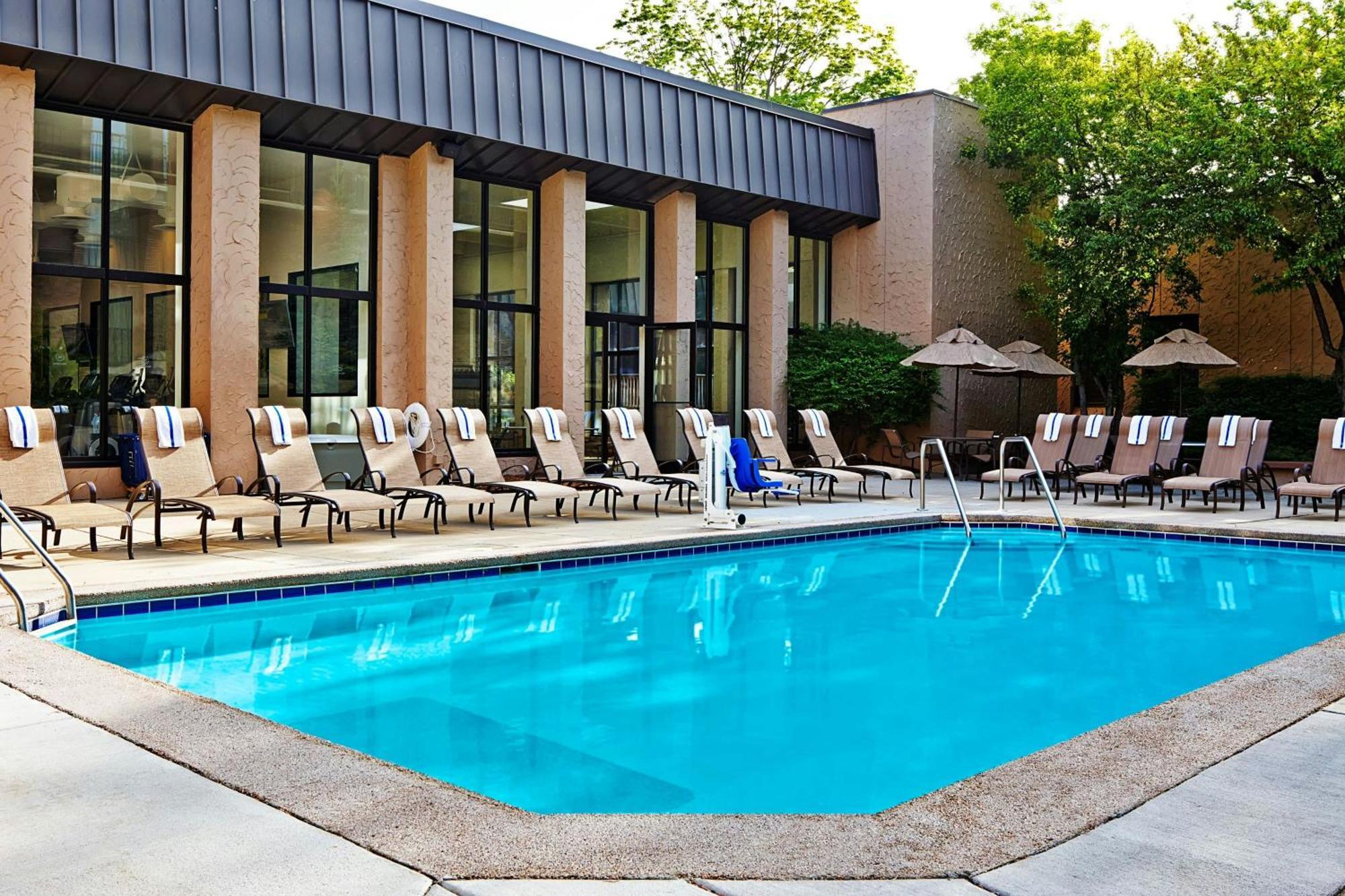 Sheraton Milwaukee Hotel 4*
